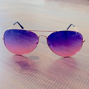 Aviator sunglasses with ombré lenses